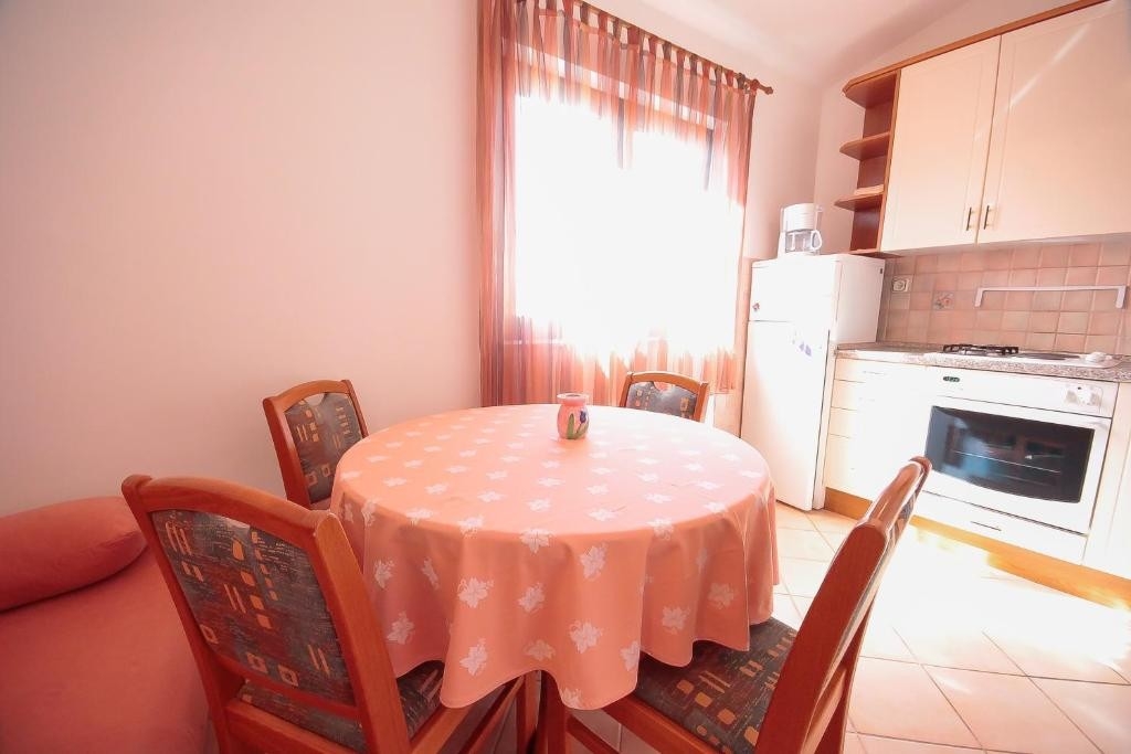 One bedroom apartment with terrace Vodice (A-24938-c)