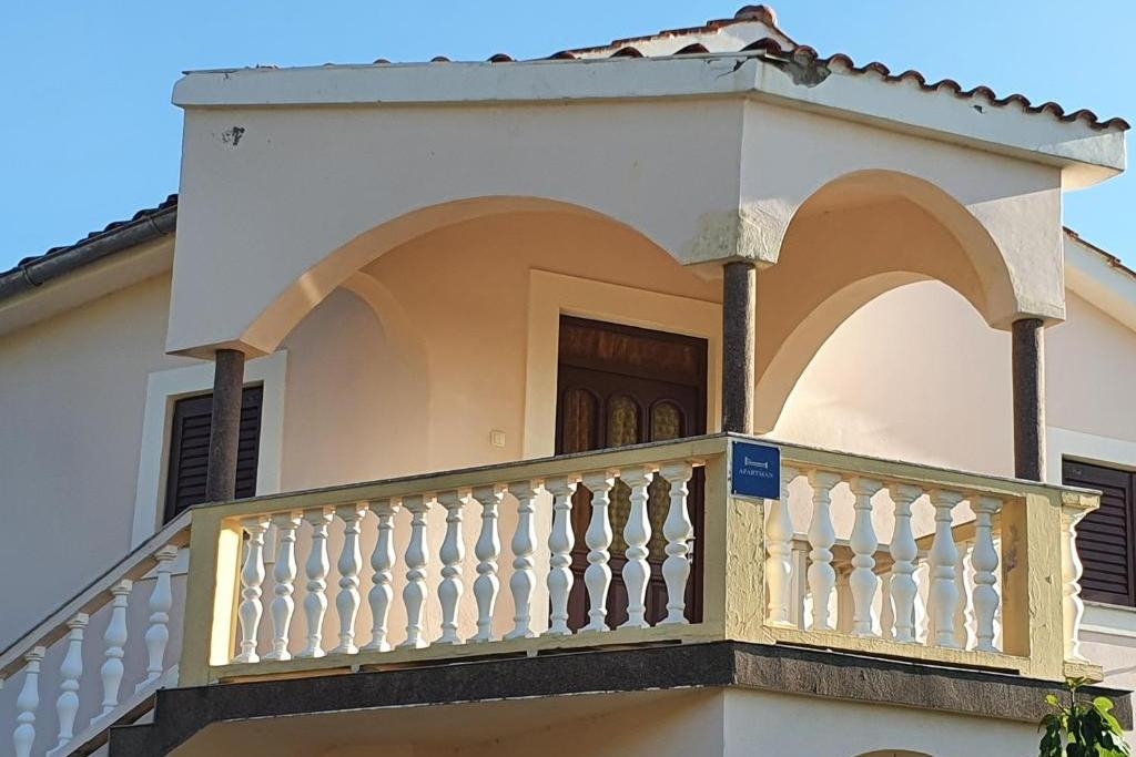 Two bedroom apartment with terrace and sea view Punat, Krk (A-24947-a)