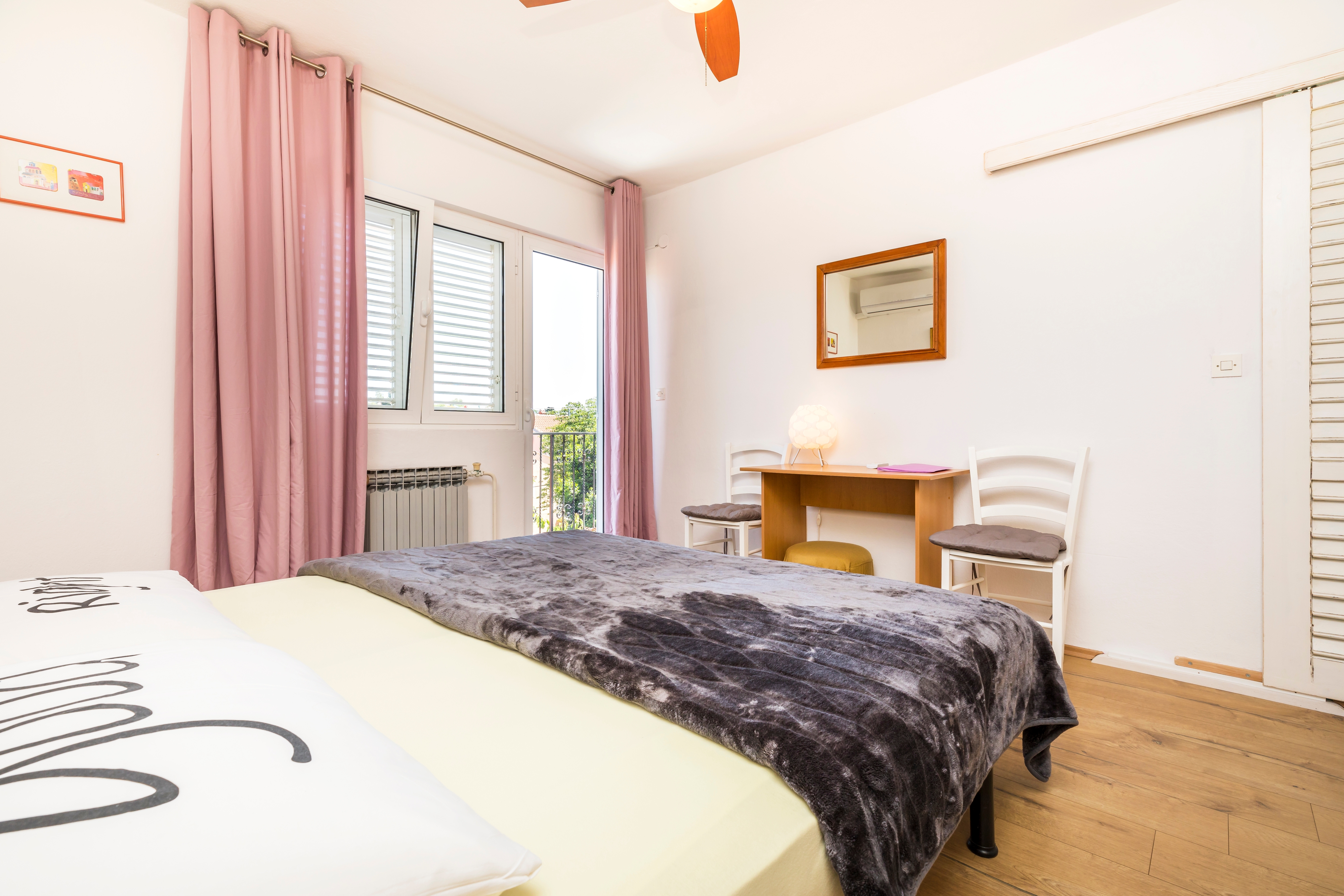 Room with balcony and sea view Mali Lošinj, Lošinj  S-a
