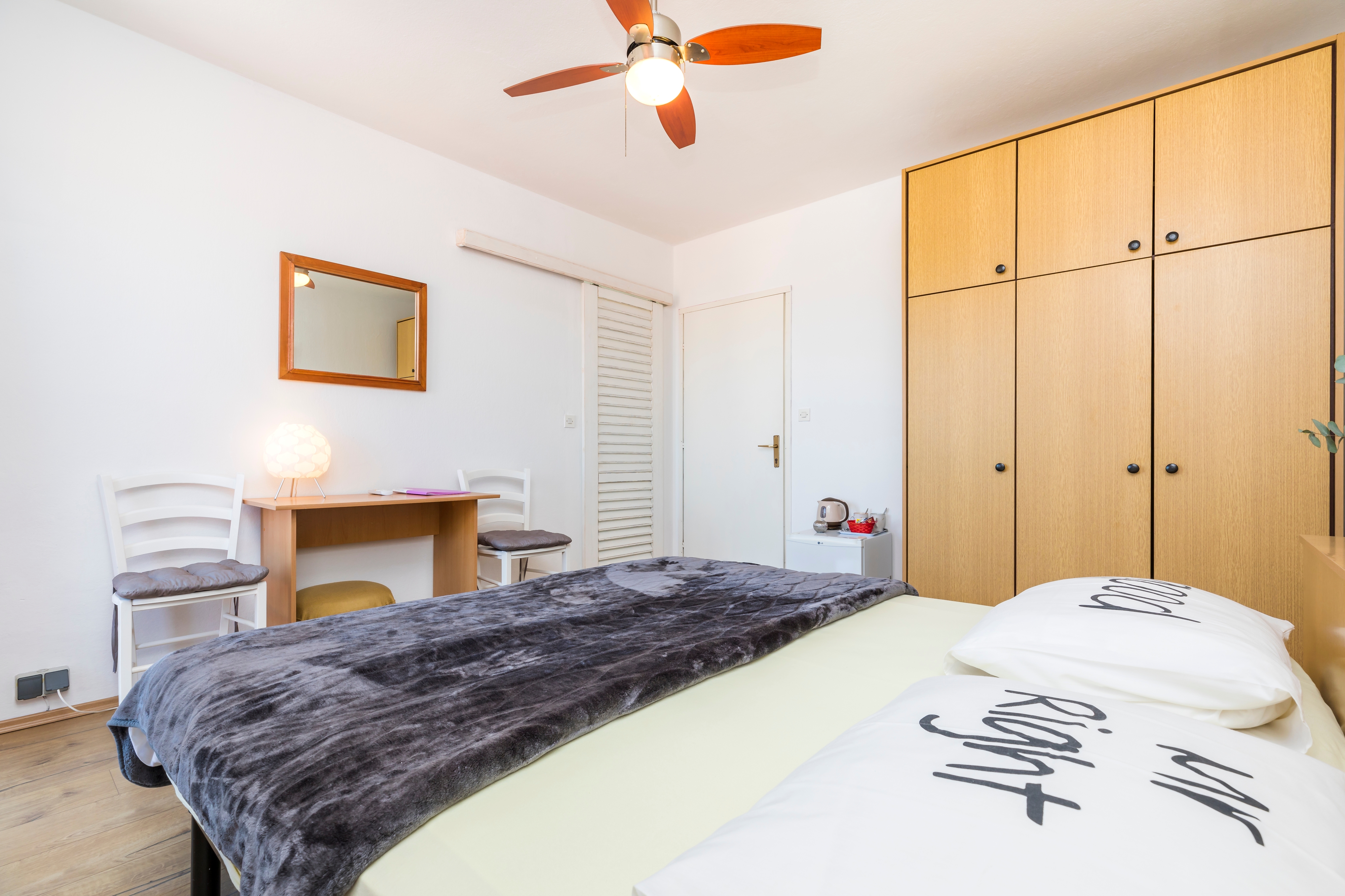 Room with balcony and sea view Mali Lošinj, Lošinj  S-a