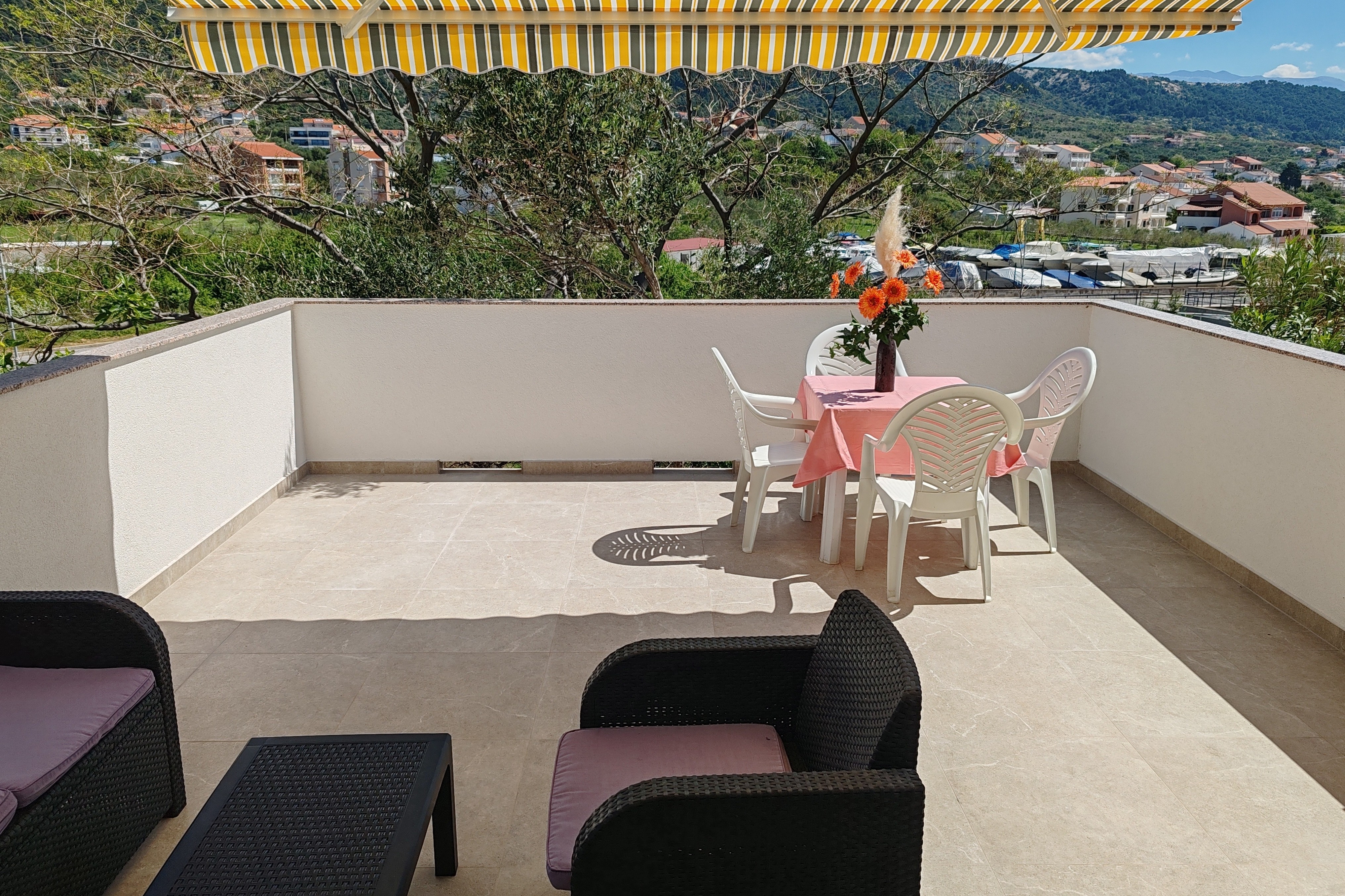 One bedroom apartment with terrace and sea view Banjol (Rab) (A-24964-a) One bedroom apartment with terrace and sea view Banjol (Rab) (A-24964-a)