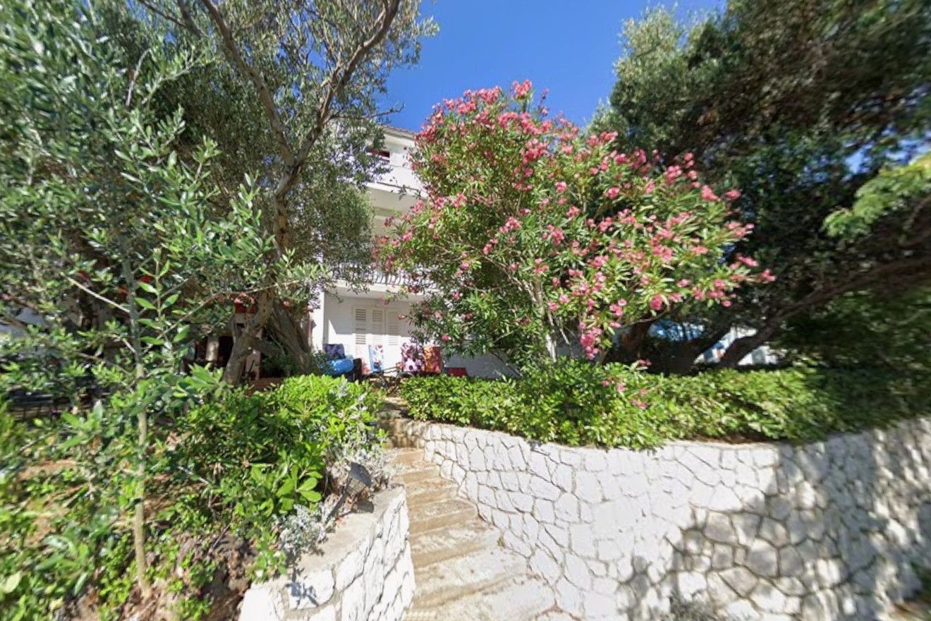 Room with balcony and sea view Banjol (Rab) (S-24964-a)