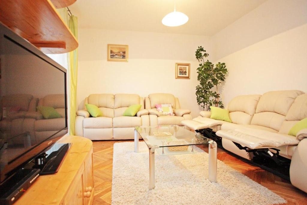 Three bedroom apartment with terrace and sea view Vrboska (Hvar) (A-24967-a) Three bedroom apartment with terrace and sea view Vrboska (Hvar) (A-24967-a)