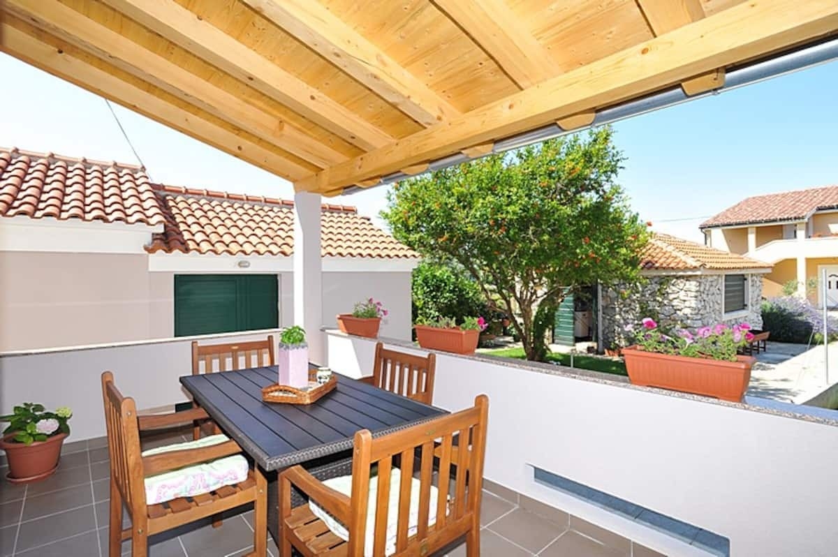 One bedroom apartment near beach Poljana (Ugljan) (A-24970-b)