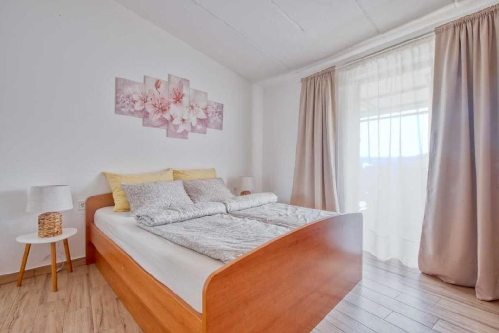 One bedroom apartment with balcony Rovinj (A-24972-a)