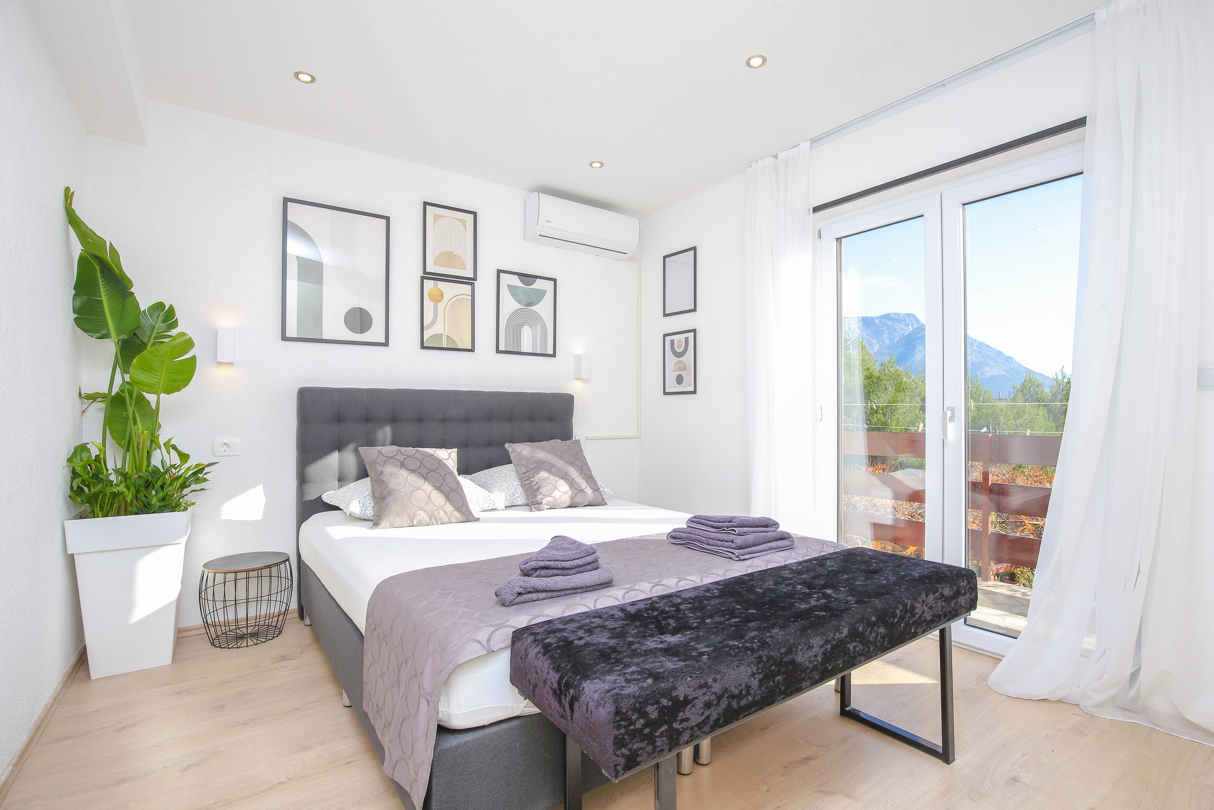 Three bedroom apartment with balcony and sea view Duće, Omiš (A-24975-a) Three bedroom apartment with balcony and sea view Duće, Omiš (A-24975-a)