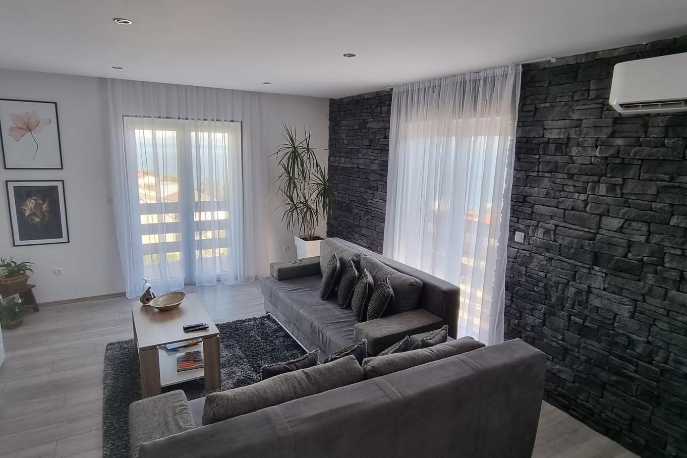 Two bedroom apartment with balcony and sea view Duće, Omiš (A-24975-b) Two bedroom apartment with balcony and sea view Duće, Omiš (A-24975-b)