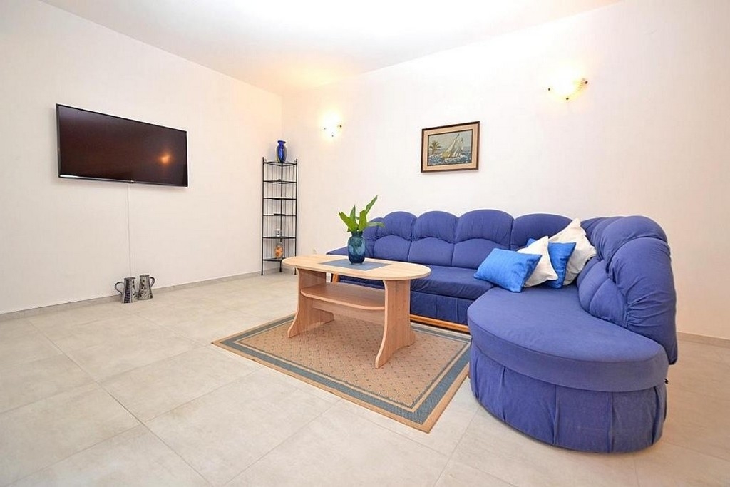 Three bedroom apartment with terrace Novigrad (A-24976-b)