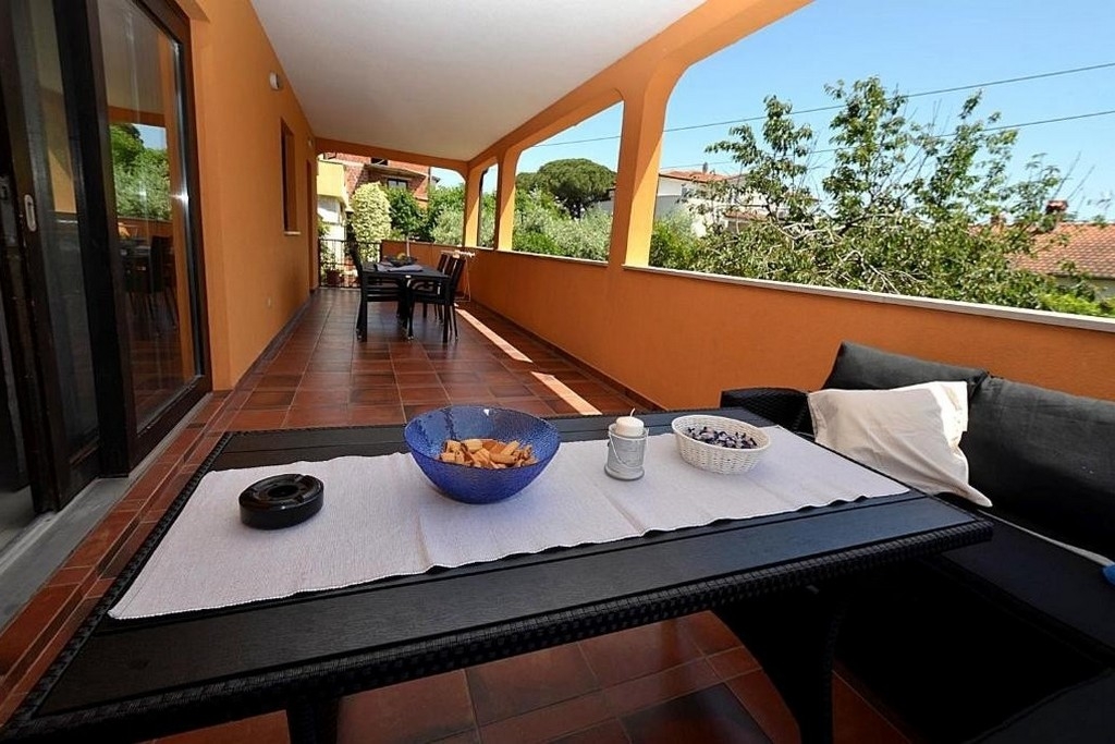 Three bedroom apartment with terrace Novigrad (A-24976-b)