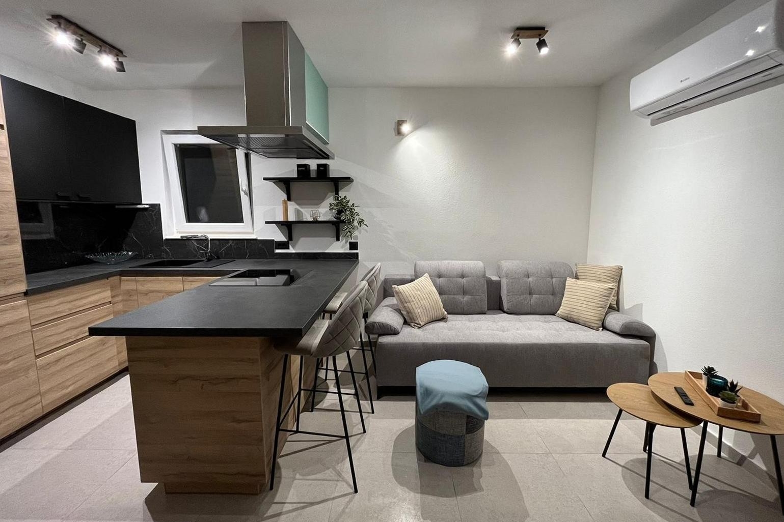 Two bedroom apartment with terrace Blato, Korčula (A-24982-a)