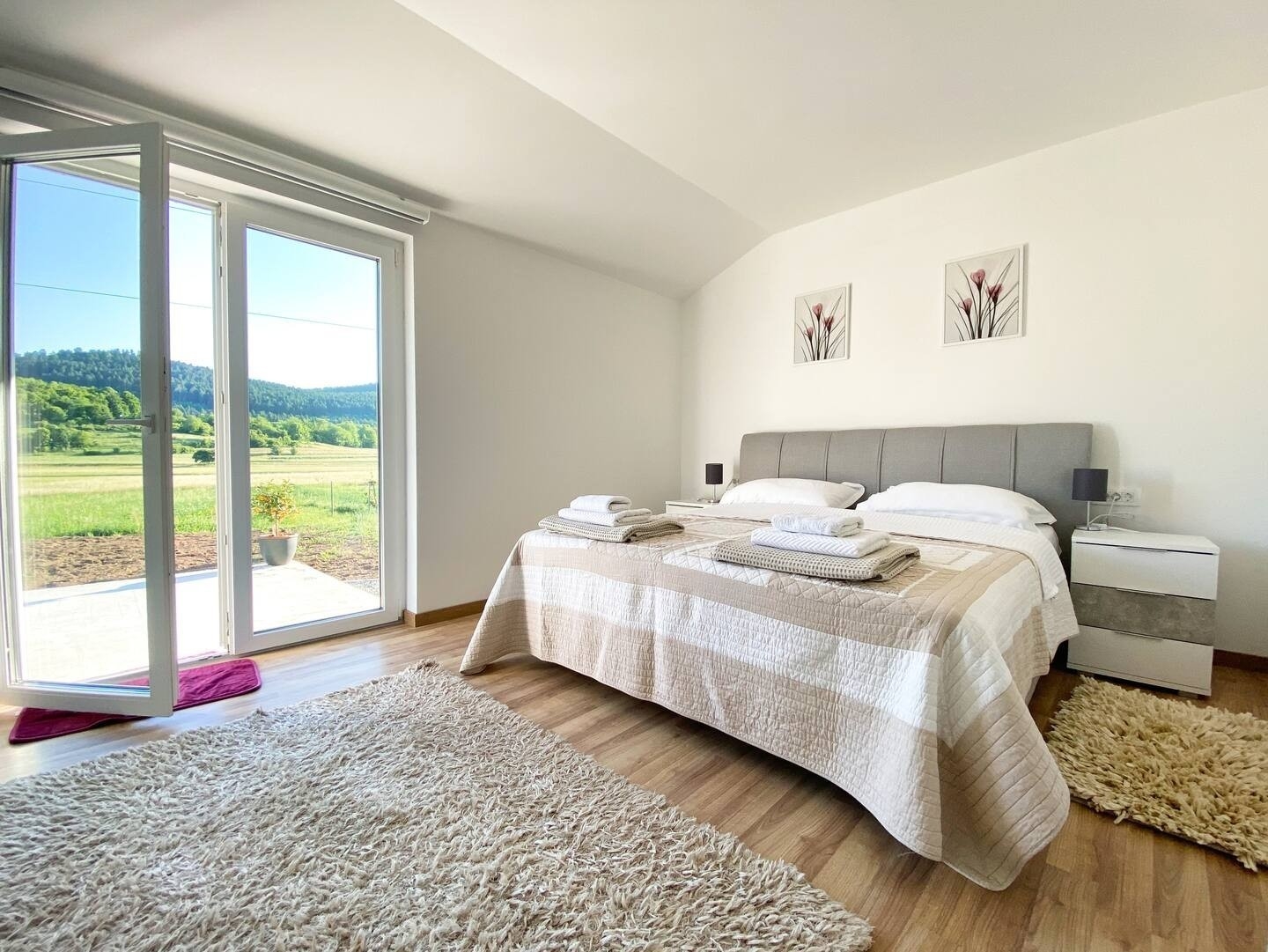 One bedroom apartment with terrace Otočac, Velebit (A-24987-e)