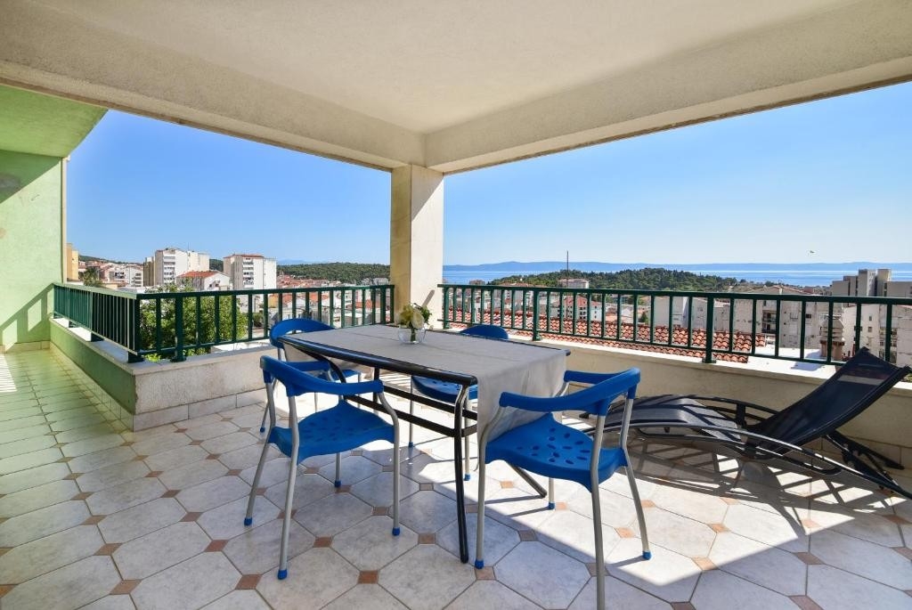 One bedroom apartment with terrace and sea view Makarska (A-24992-a) One bedroom apartment with terrace and sea view Makarska (A-24992-a)