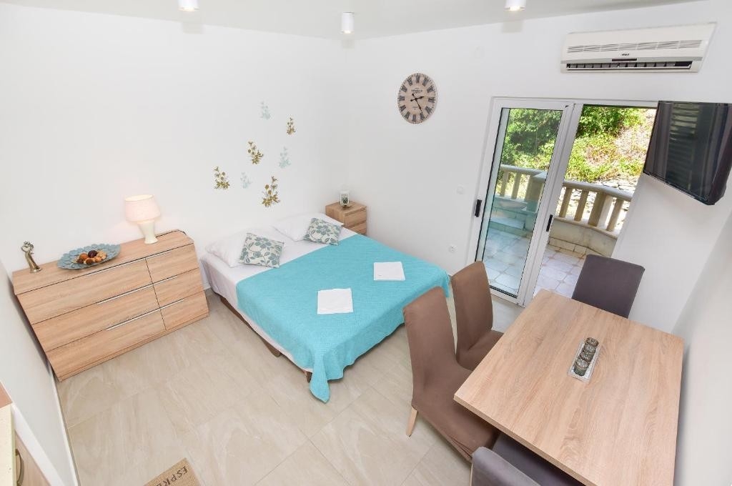 One bedroom apartment with terrace and sea view Makarska (A-24992-c) One bedroom apartment with terrace and sea view Makarska (A-24992-c)