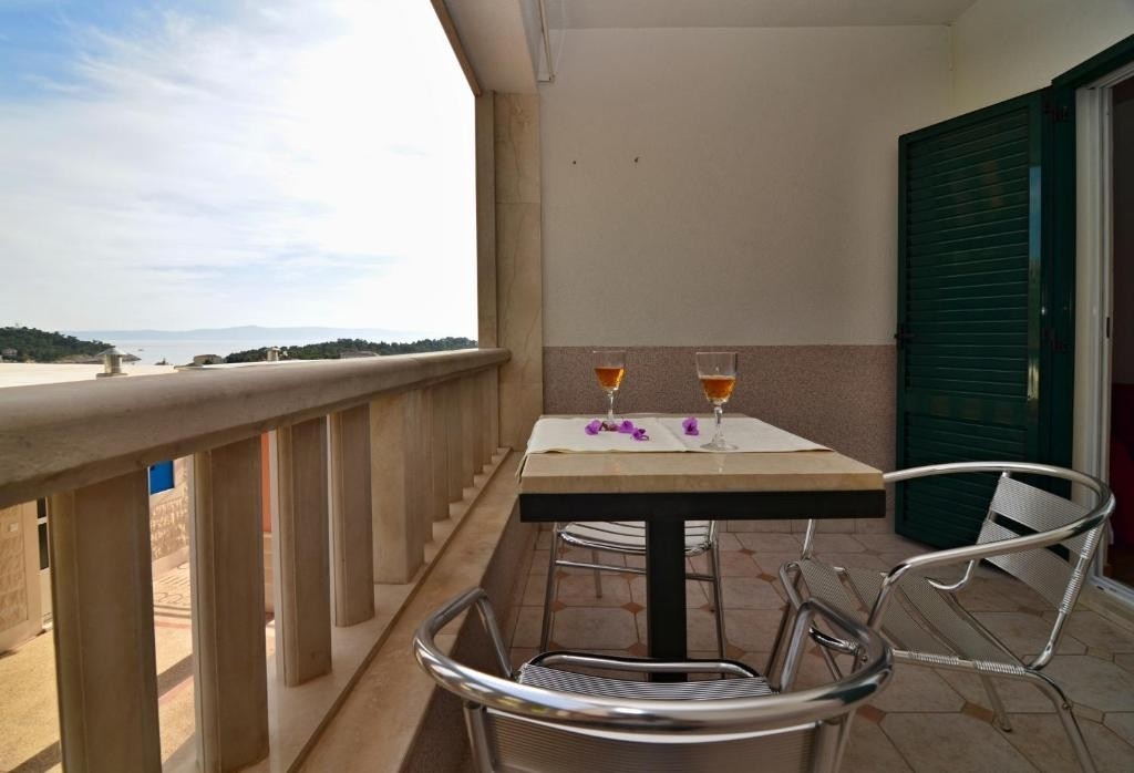 One bedroom apartment with terrace and sea view Makarska (A-24992-c) One bedroom apartment with terrace and sea view Makarska (A-24992-c)