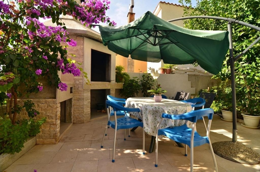 Two bedroom apartment with terrace Makarska (A-24992-d) Two bedroom apartment with terrace Makarska (A-24992-d)