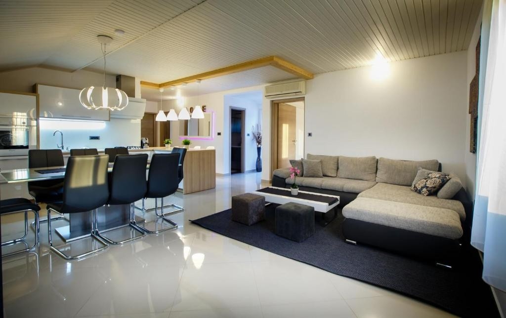 Three bedroom apartment with balcony Palit, Rab (A-24995-c)