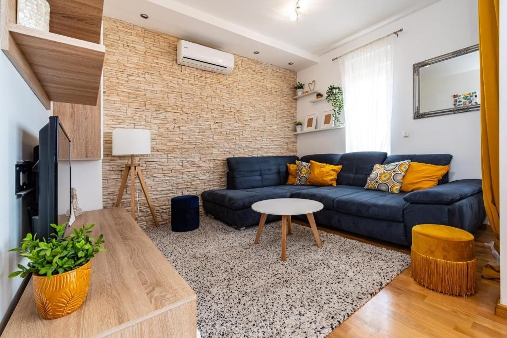 Two bedroom apartment with balcony and sea view Nin, Zadar (A-25012-a) Two bedroom apartment with balcony and sea view Nin, Zadar (A-25012-a)