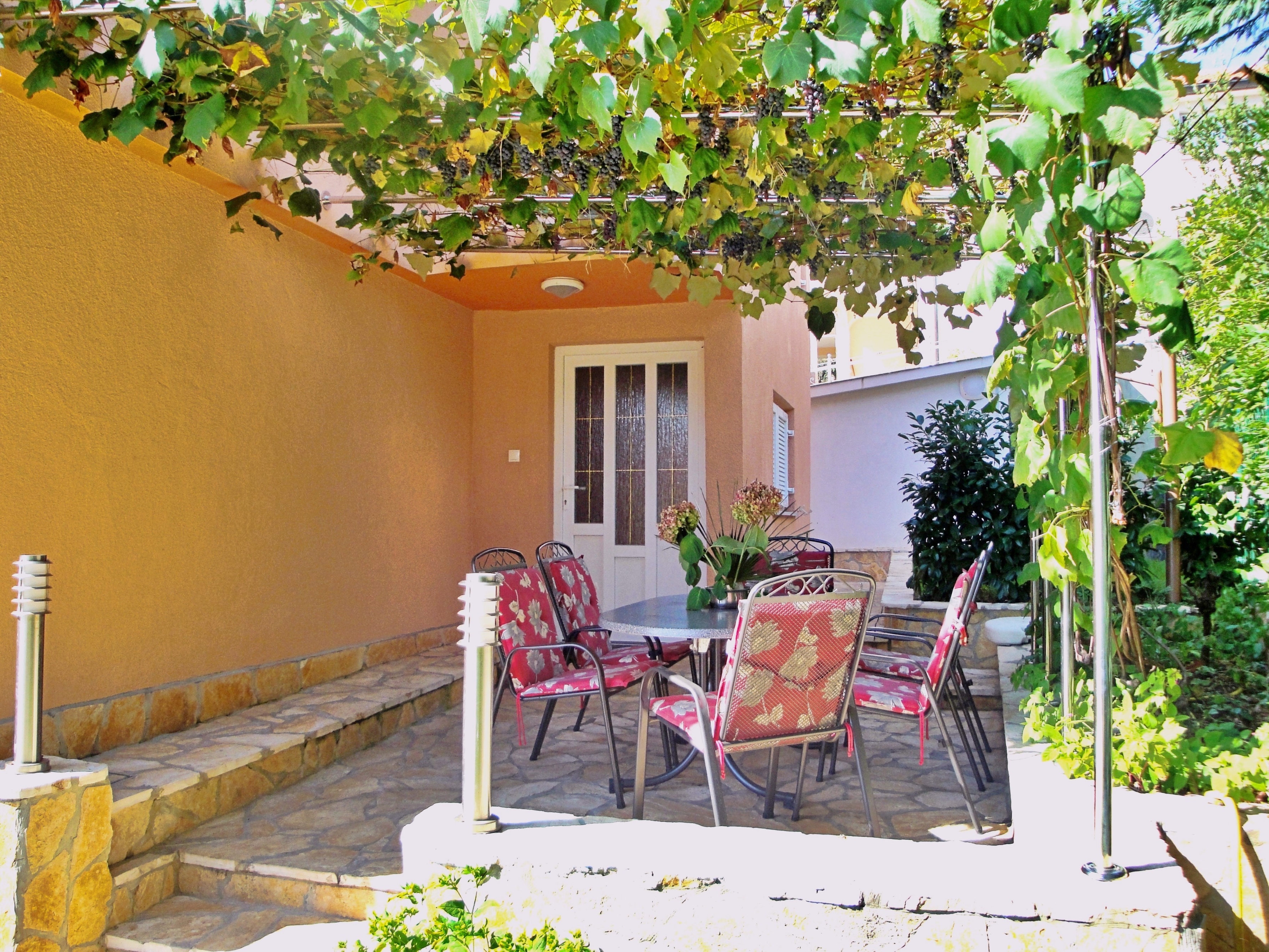 Two bedroom apartment with terrace and sea view Čižići, Krk (A-25023-a)