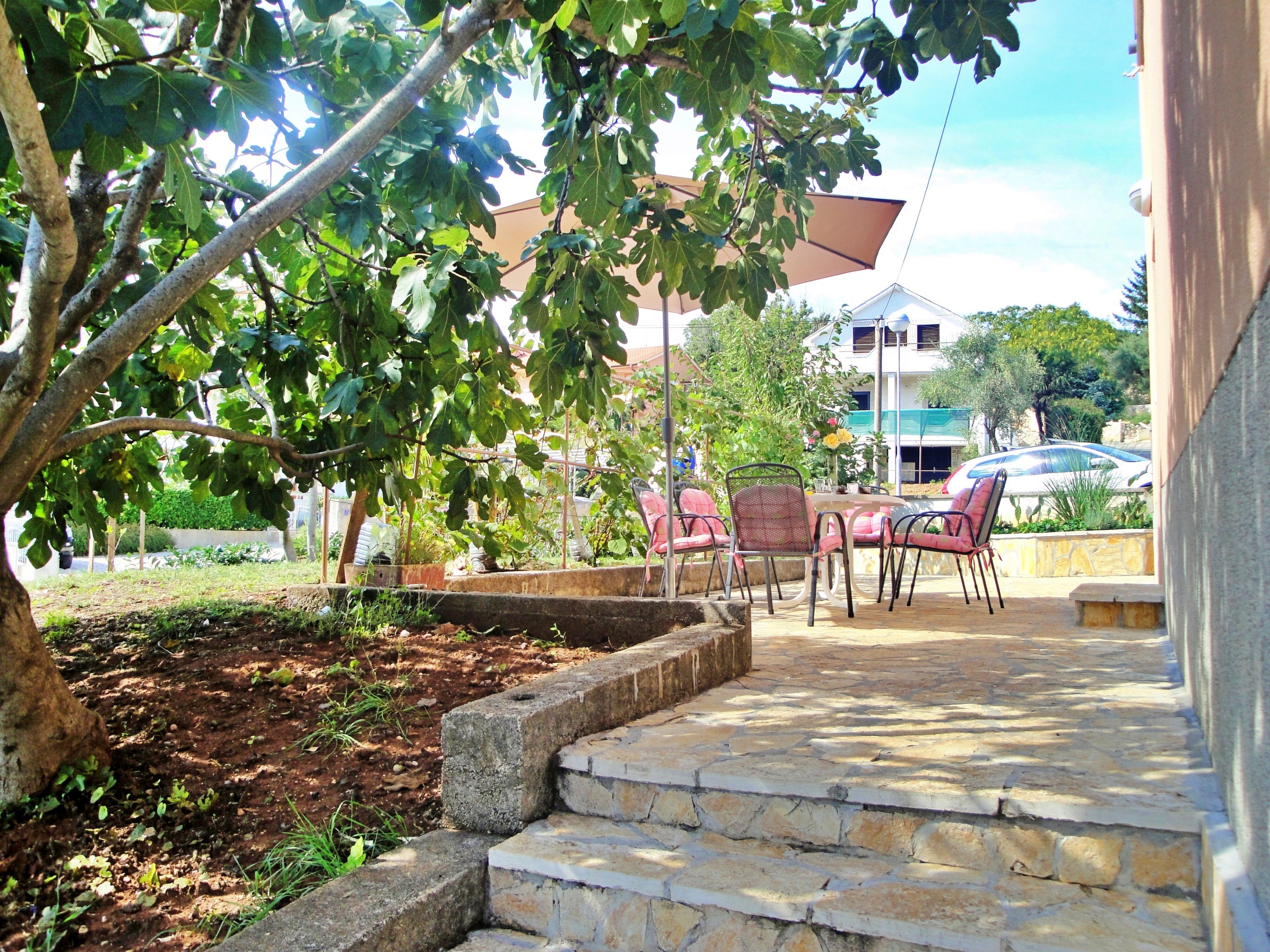 Two bedroom apartment with terrace and sea view Čižići, Krk (A-25023-b)