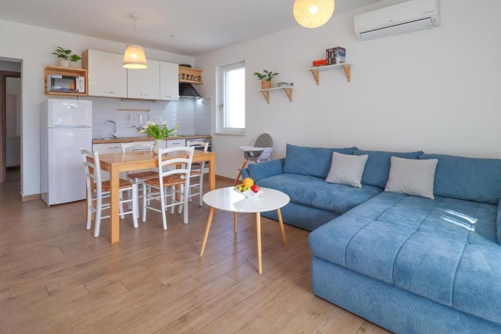 Two bedroom apartment with terrace Brodarica, Šibenik (A-25027-a) Two bedroom apartment with terrace Brodarica, Šibenik (A-25027-a)