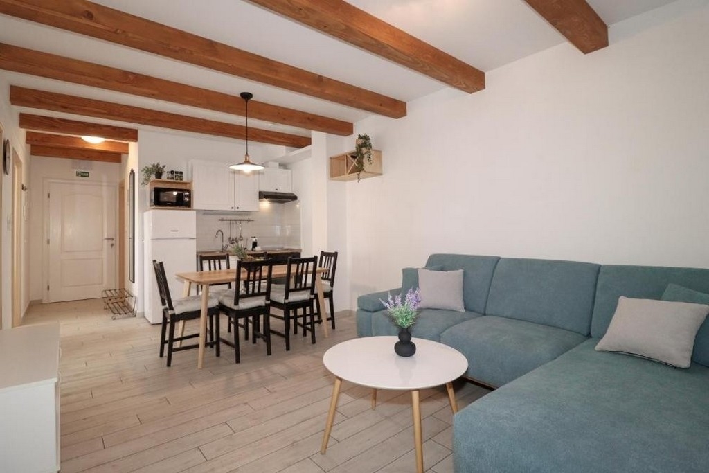 Two bedroom apartment with balcony and sea view Brodarica, Šibenik (A-25027-d)