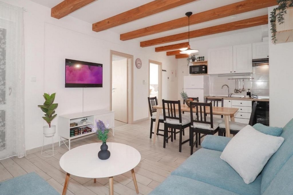 Two bedroom apartment with balcony and sea view Brodarica, Šibenik (A-25027-d)