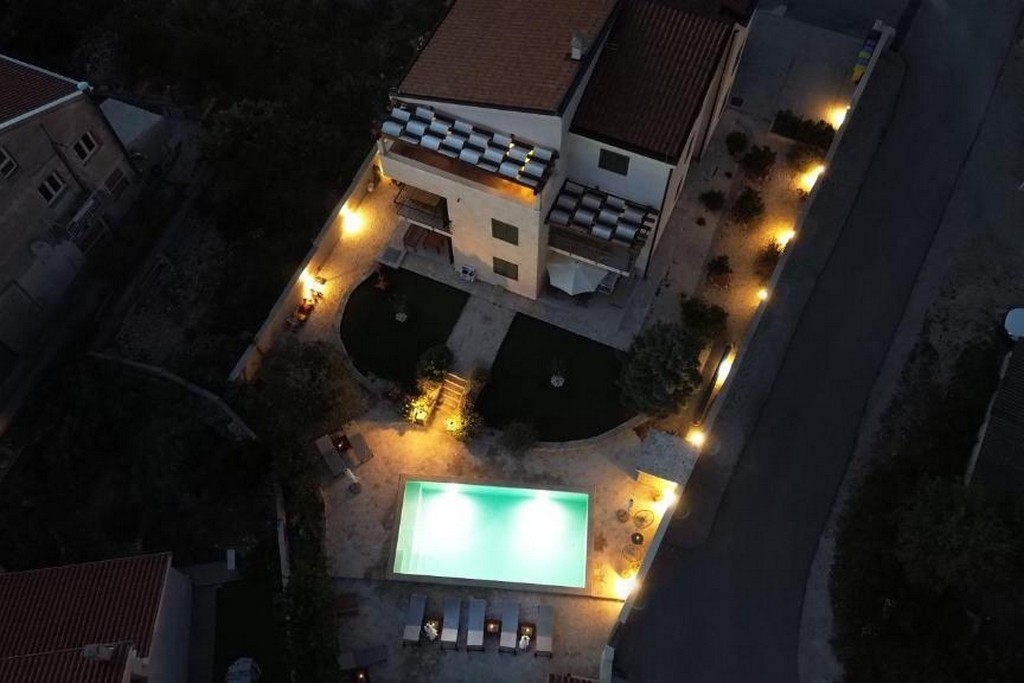 Two bedroom apartment with balcony and sea view Brodarica, Šibenik (A-25027-c)