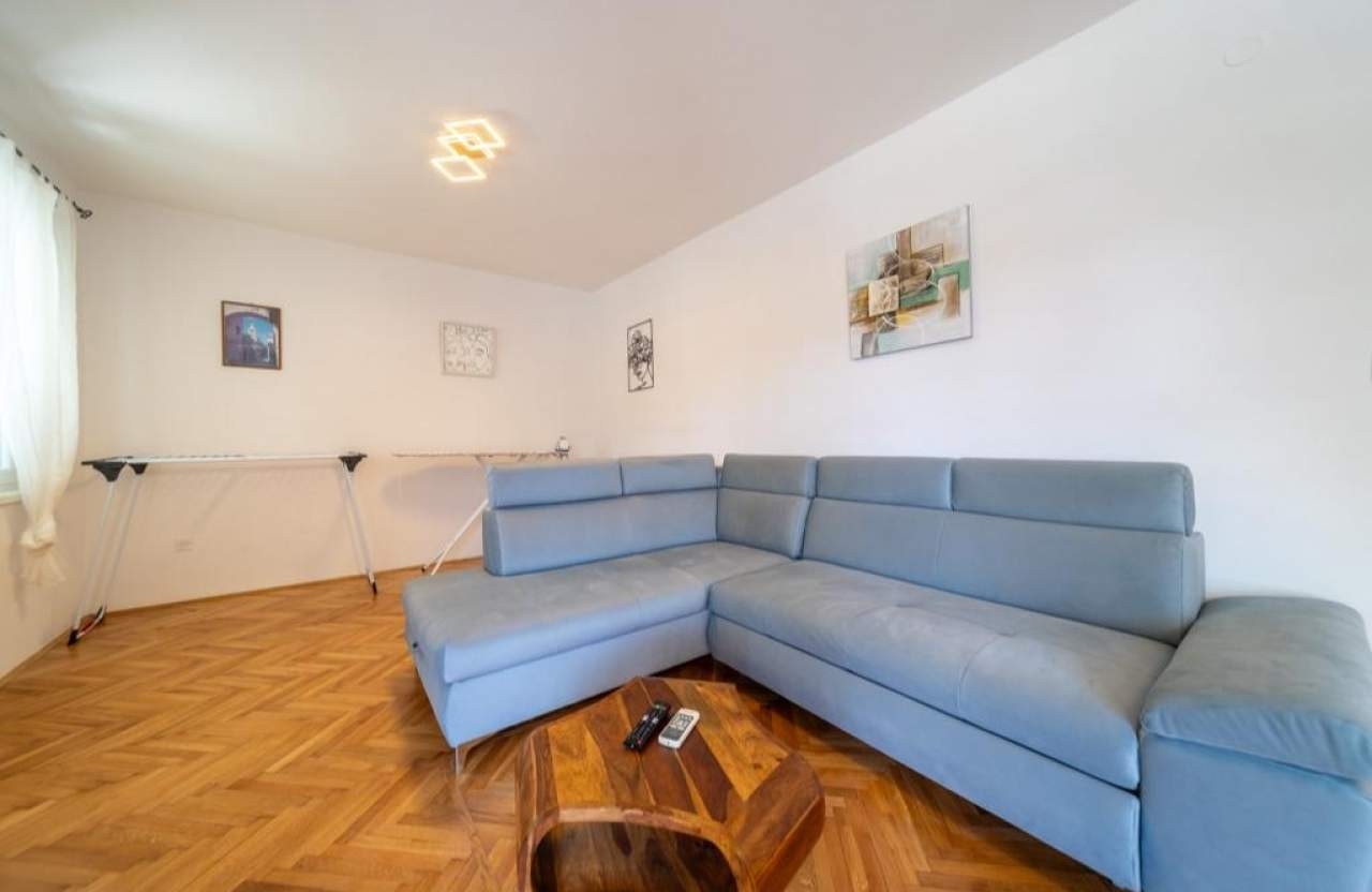 Four-bedroom house with terrace Barbat, Rab (K-25029) Four-bedroom house with terrace Barbat, Rab (K-25029)