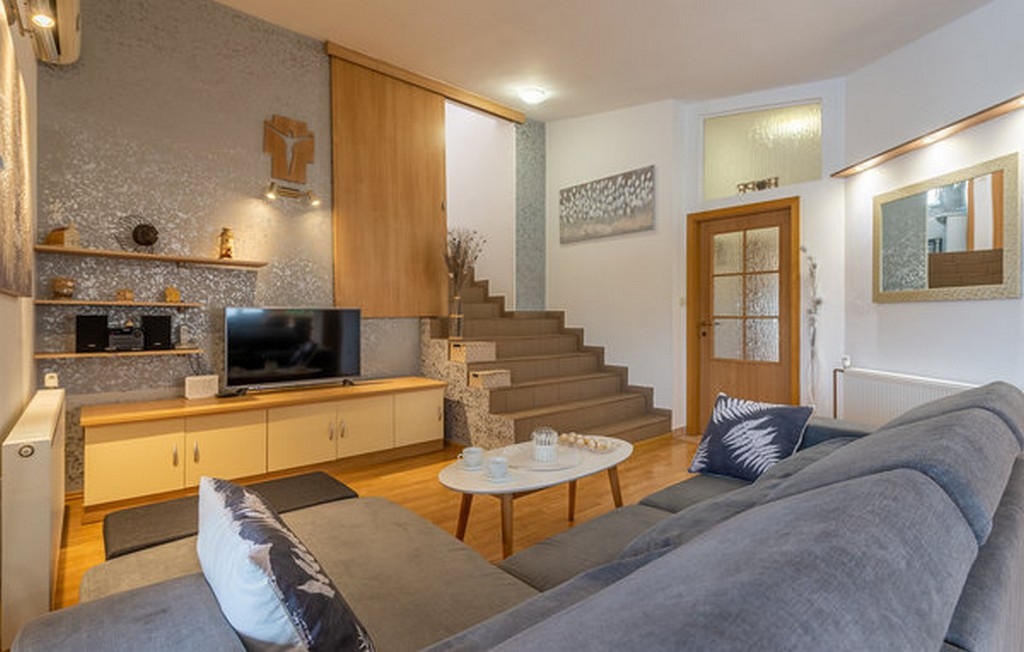 Three bedroom house with terrace and sea view Debeljak, Zadar (K-25030) Three bedroom house with terrace and sea view Debeljak, Zadar (K-25030)