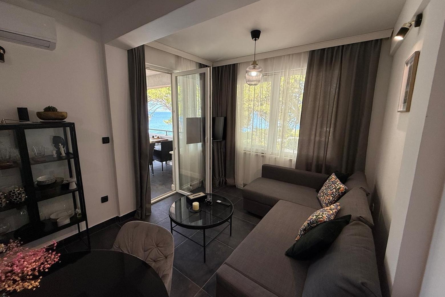 Two bedroom apartment near beach Slatine, Čiovo (A-25031-a) Two bedroom apartment near beach Slatine, Čiovo (A-25031-a)