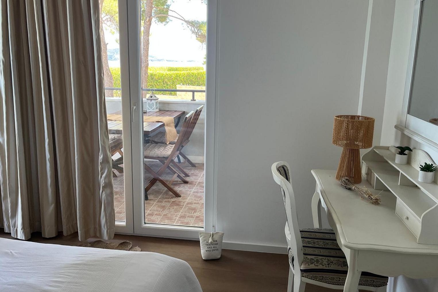 One bedroom apartment near beach Slatine, Čiovo (A-25031-b) One bedroom apartment near beach Slatine, Čiovo (A-25031-b)