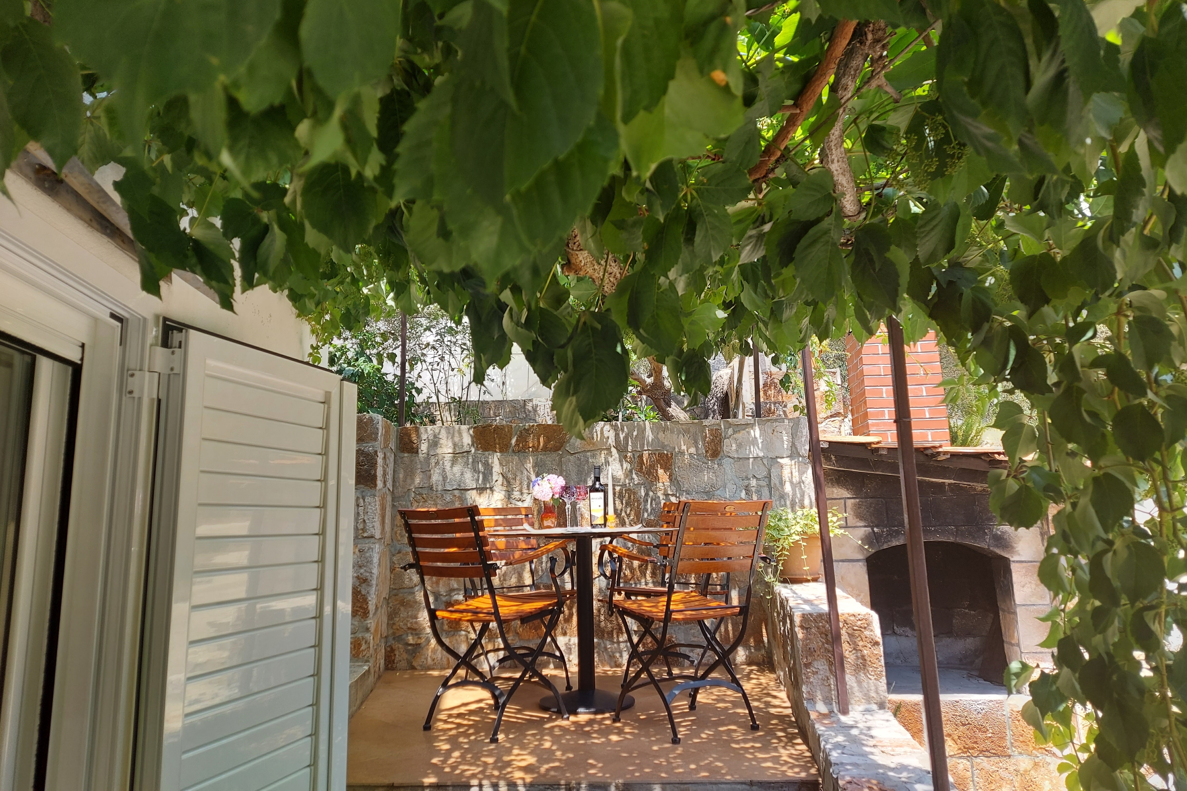 Studio flat near beach Cove Zarace (Gdinj), Hvar (AS-25037-a)