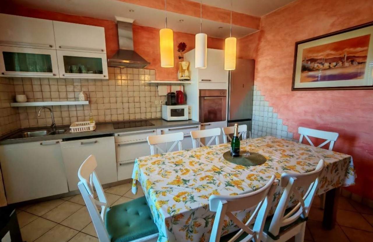 Four-bedroom apartment with terrace Rab (A-25038-a)