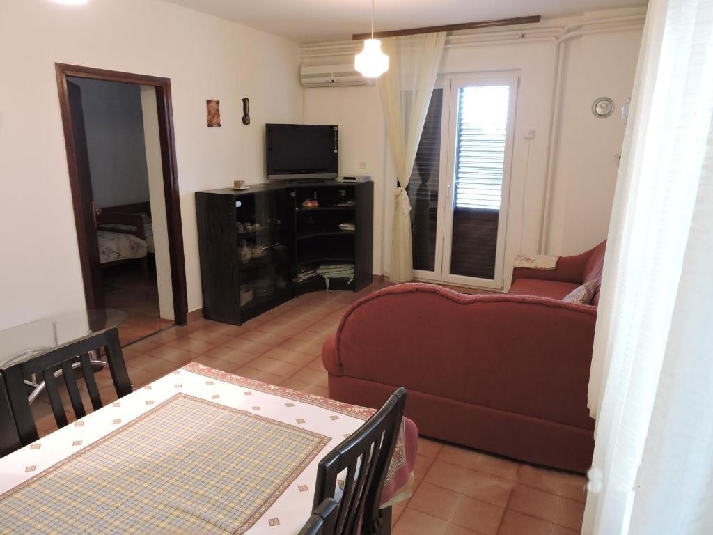 Two bedroom apartment with terrace Mali Lošinj (A-25040-b)