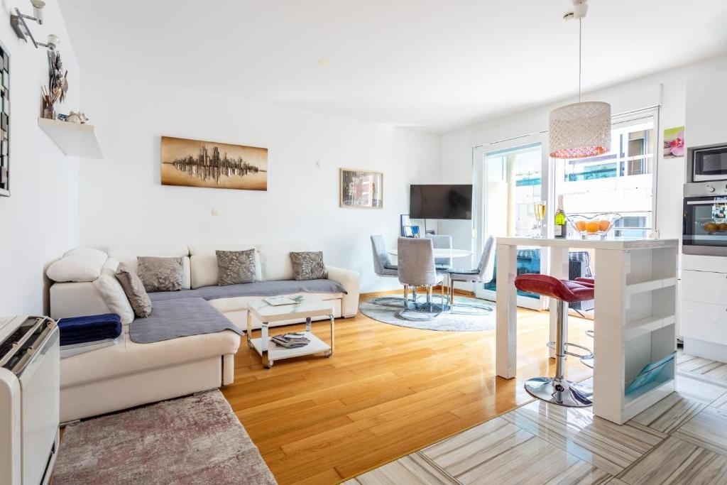 Two bedroom apartment with balcony Split (A-25041-a)