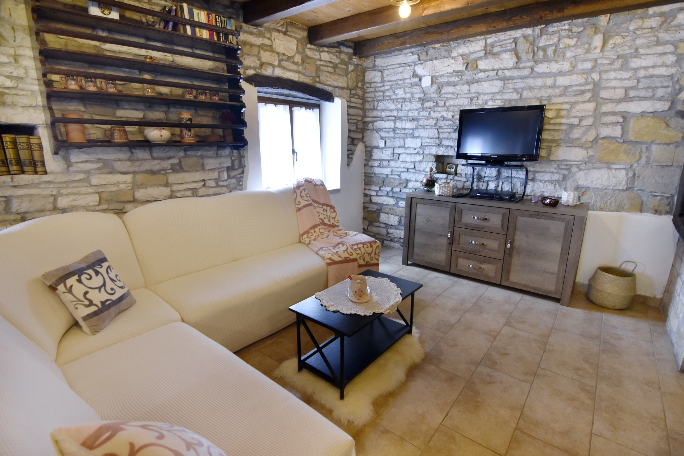 Three bedroom house with terrace Kuberton, Central Istria - Središnja Istra (K-25043)
