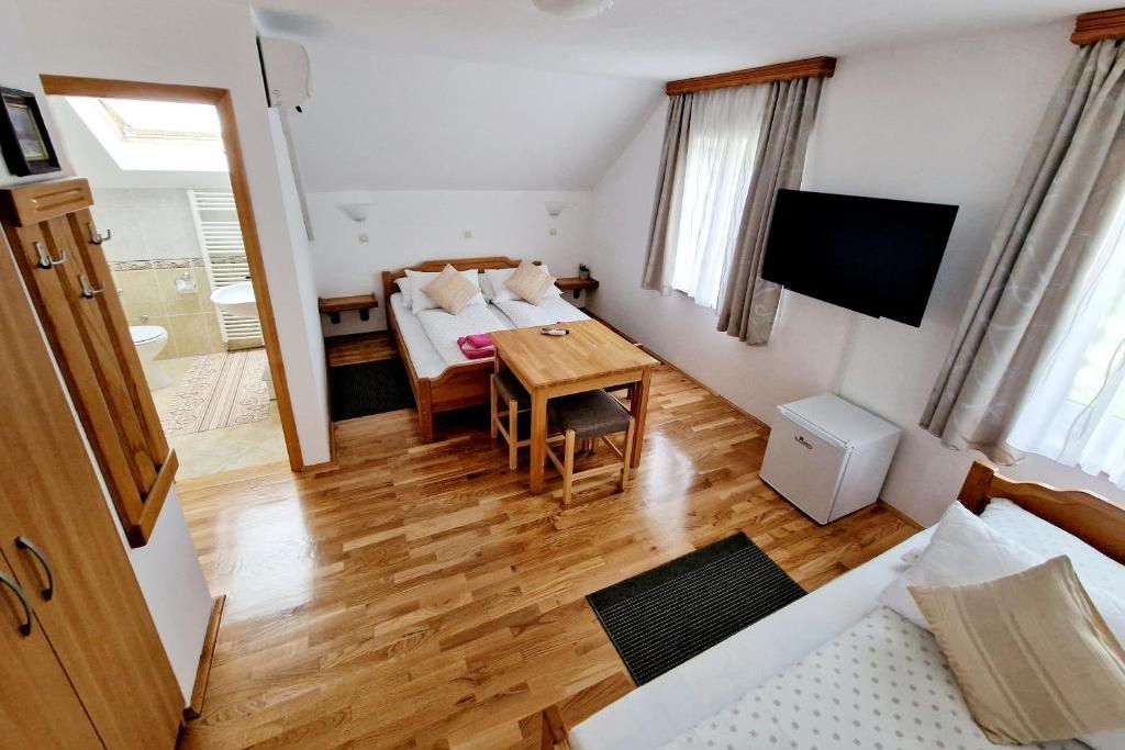 Room with air-conditioning Jezerce (Plitvice) (S-25059-c)