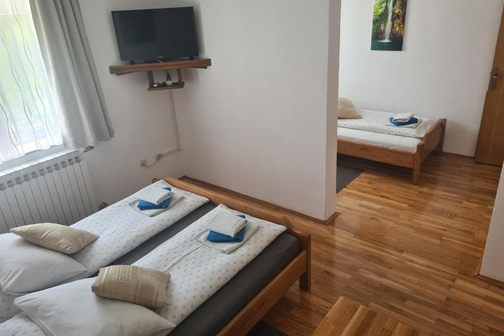 Room with air-conditioning Jezerce (Plitvice) (S-25059-d) Room with air-conditioning Jezerce (Plitvice) (S-25059-d)