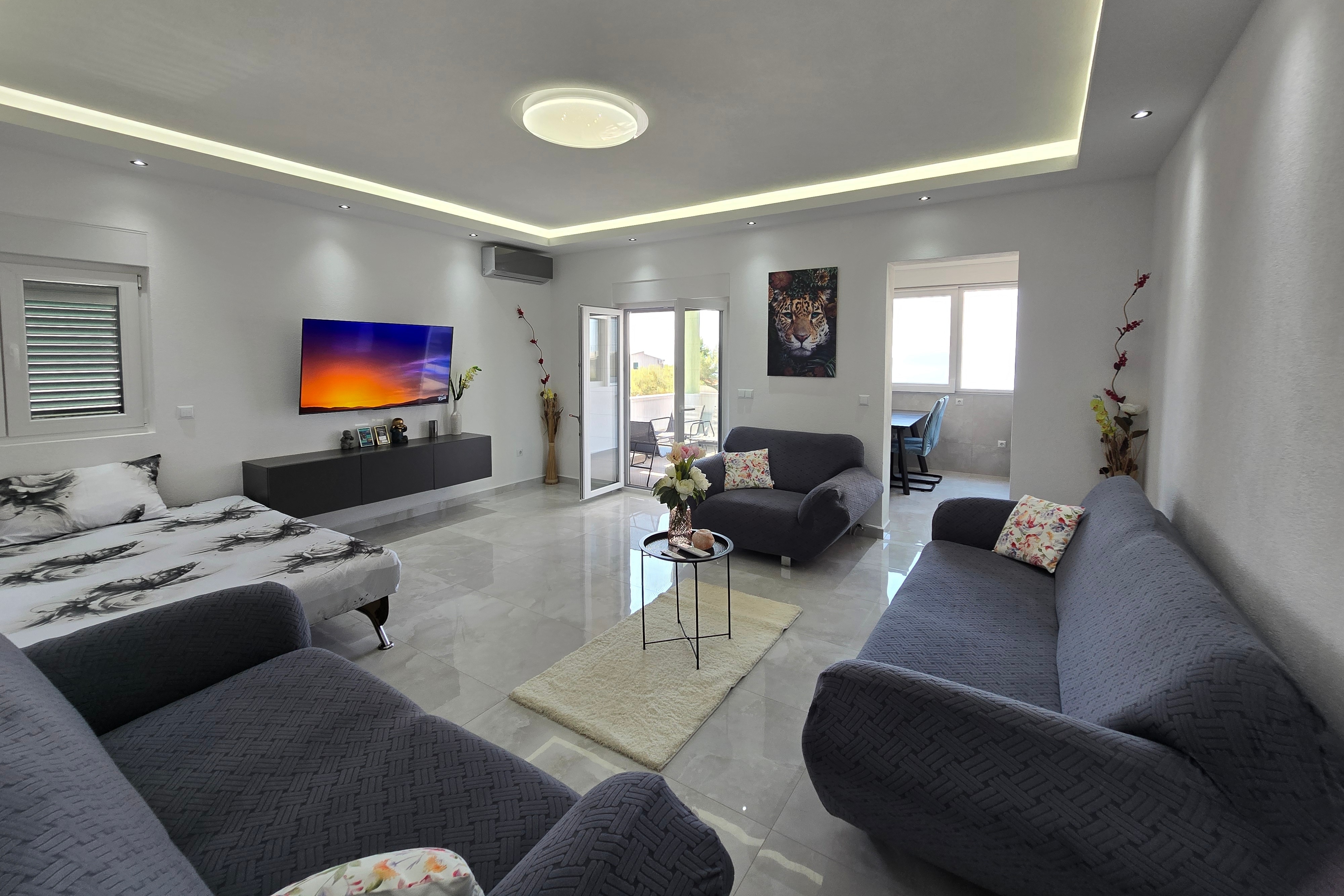 One bedroom apartment with terrace and sea view Makarska (A-25063-a) One bedroom apartment with terrace and sea view Makarska (A-25063-a)