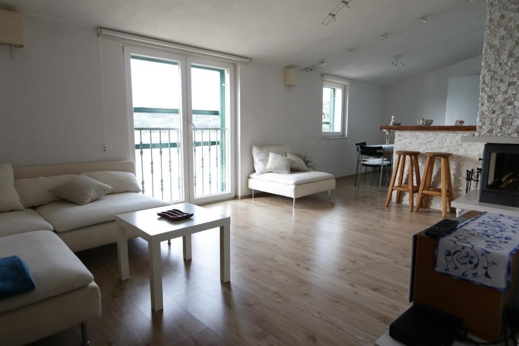 Two bedroom apartment near beach Rava, Dugi otok (A-25066-a)