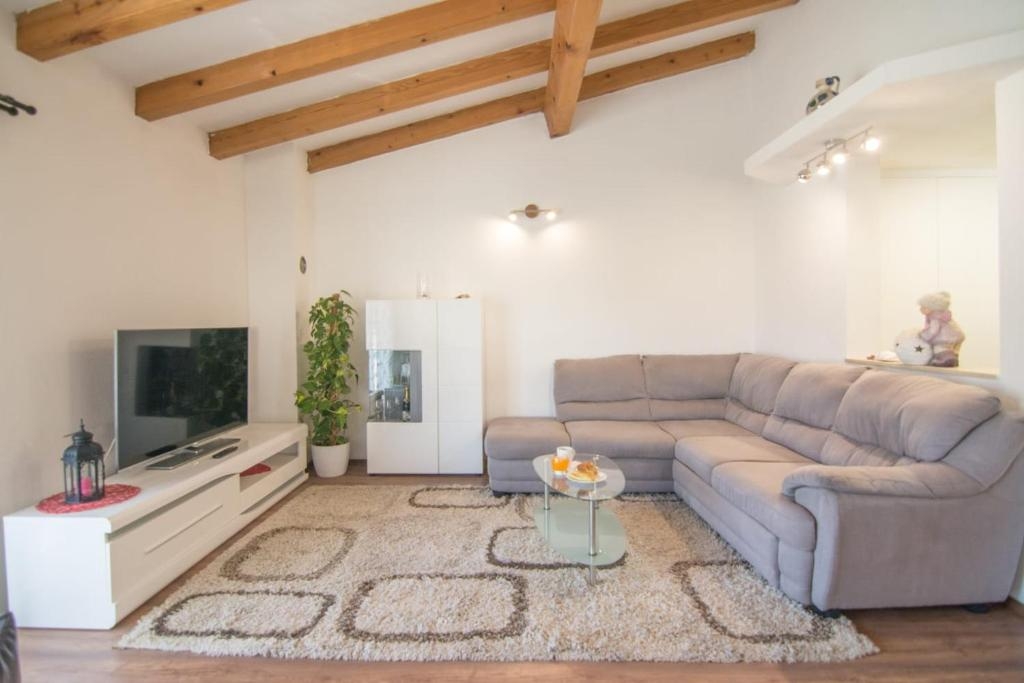 Three bedroom apartment with terrace Kostanje, Omiš (A-25072-a)