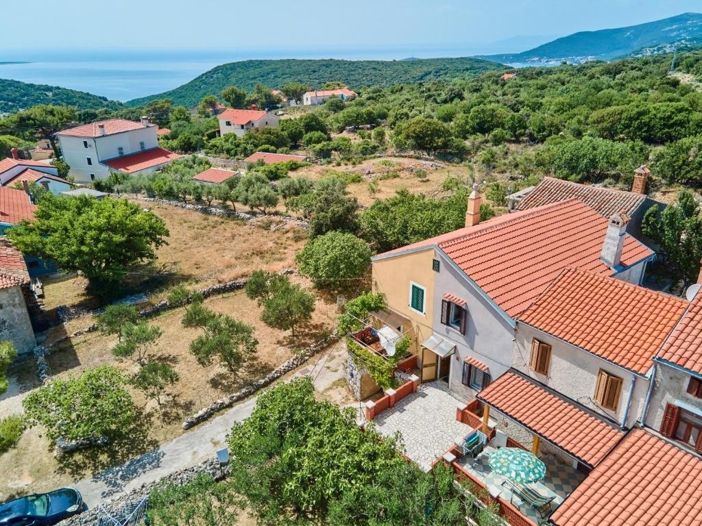 Two bedroom house with terrace Stivan, Cres (K-25073) Two bedroom house with terrace Stivan, Cres (K-25073)