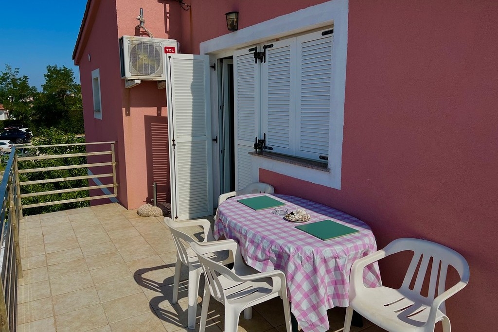 One bedroom apartment with balcony and sea view Rab (A-25079-d) One bedroom apartment with balcony and sea view Rab (A-25079-d)