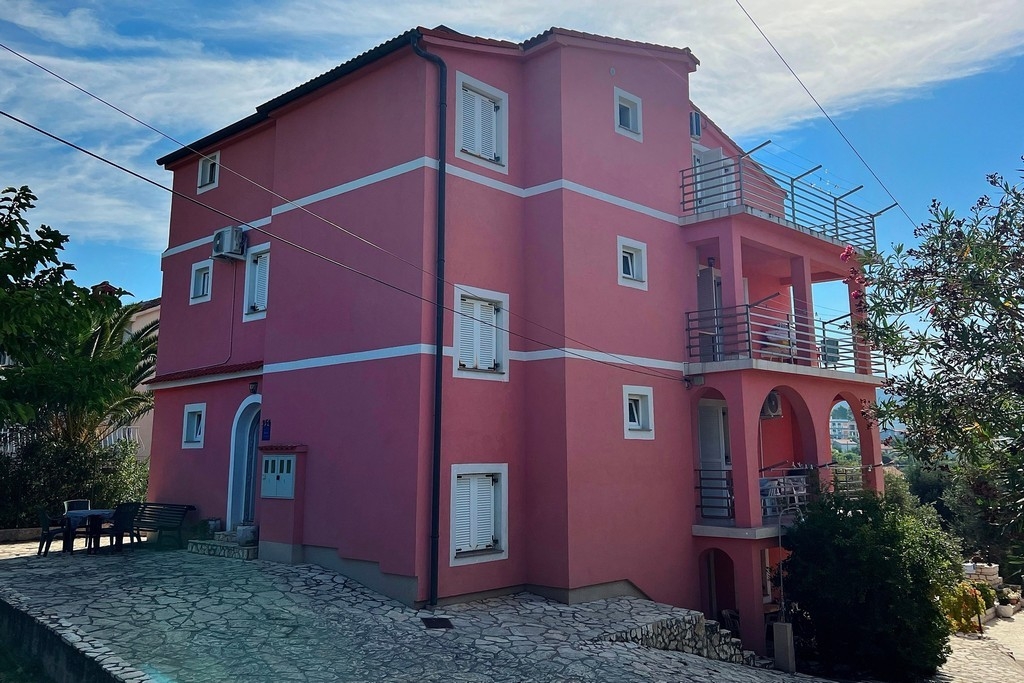 One bedroom apartment with air-conditioning Rab (A-25079-a)