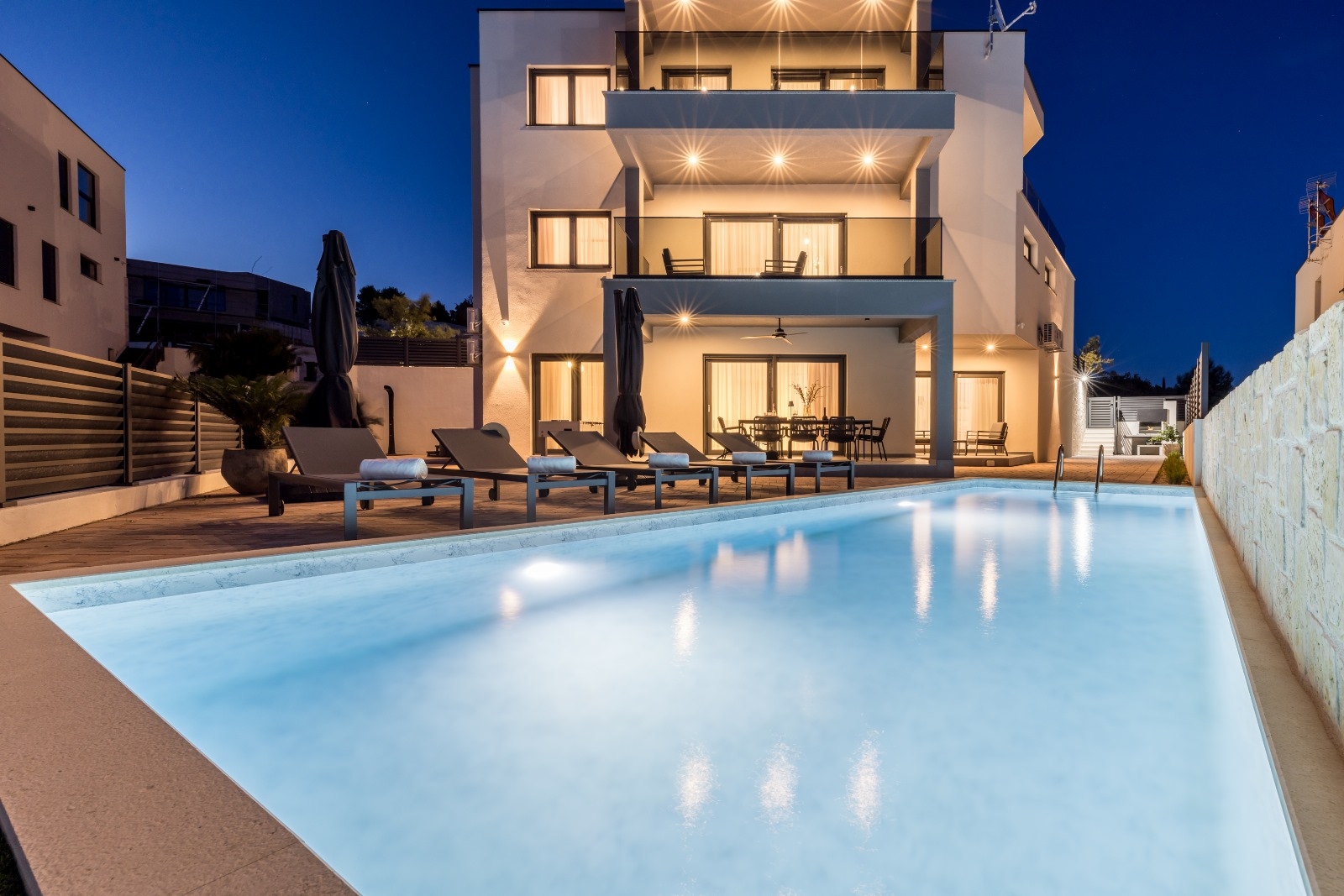 Four-bedroom house with terrace and sea view Vodice (K-25085) Four-bedroom house with terrace and sea view Vodice (K-25085)