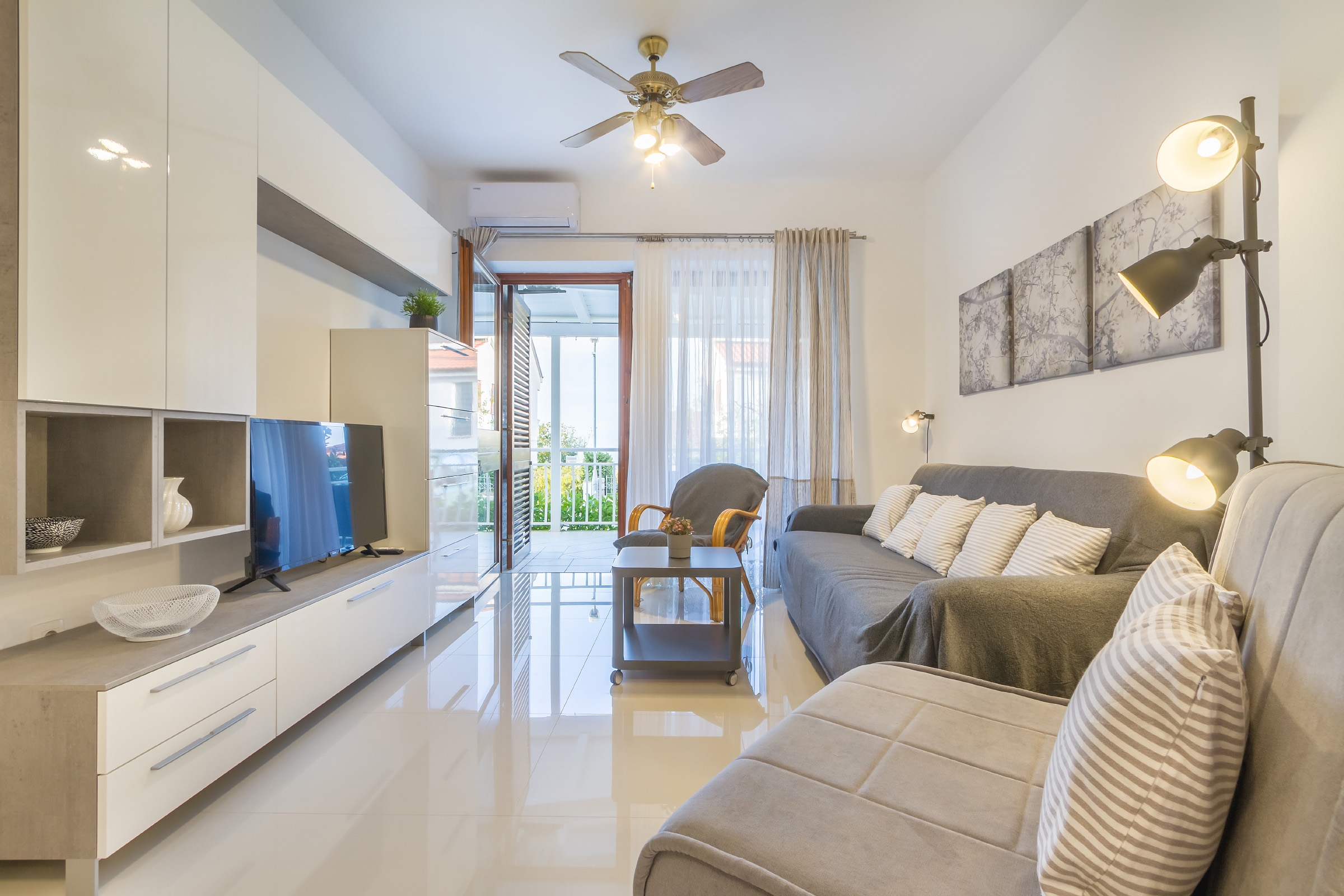 One bedroom apartment with terrace Njivice, Krk (A-25088-a)