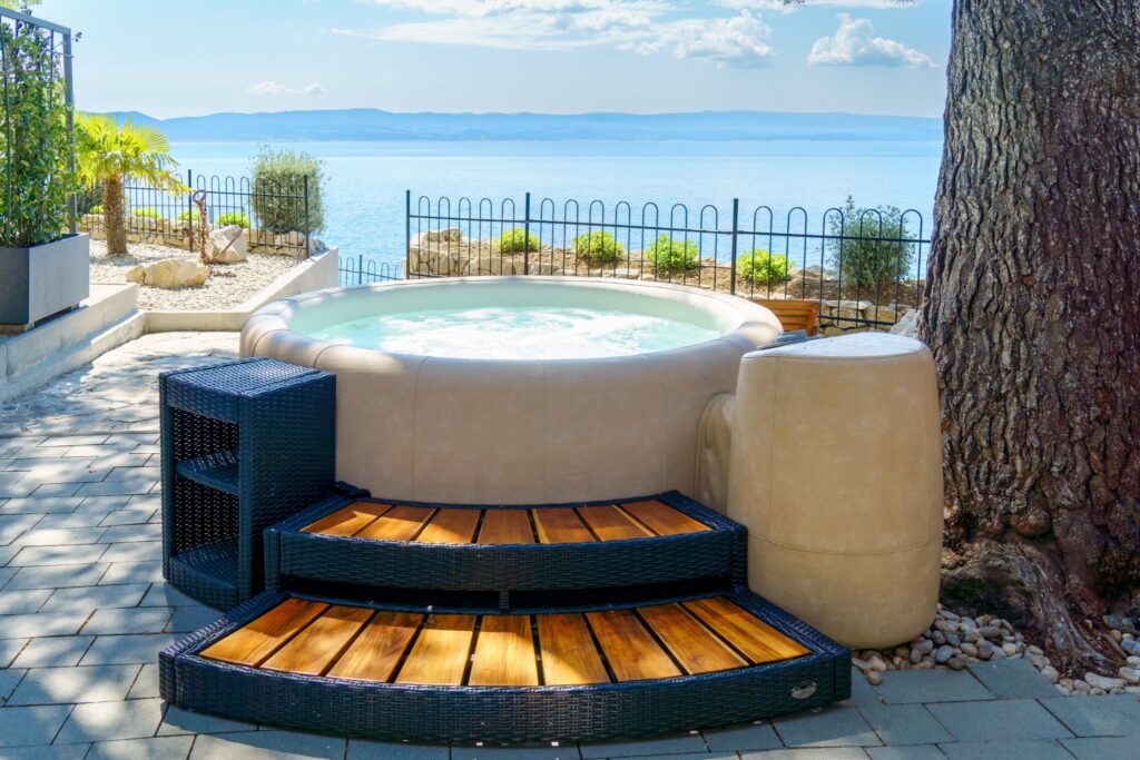 One bedroom apartment with terrace and sea view Brela, Makarska (A-25095-a) One bedroom apartment with terrace and sea view Brela, Makarska (A-25095-a)