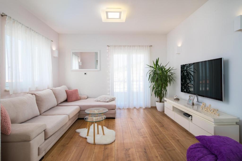 Three bedroom apartment with terrace and sea view Podstrana, Split (A-25097-a) Three bedroom apartment with terrace and sea view Podstrana, Split (A-25097-a)