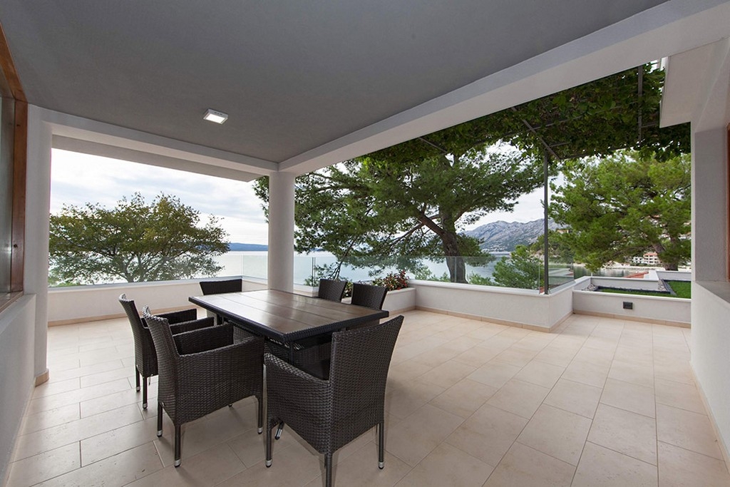 Four-bedroom apartment with terrace and sea view Brela, Makarska (A-25110-b)