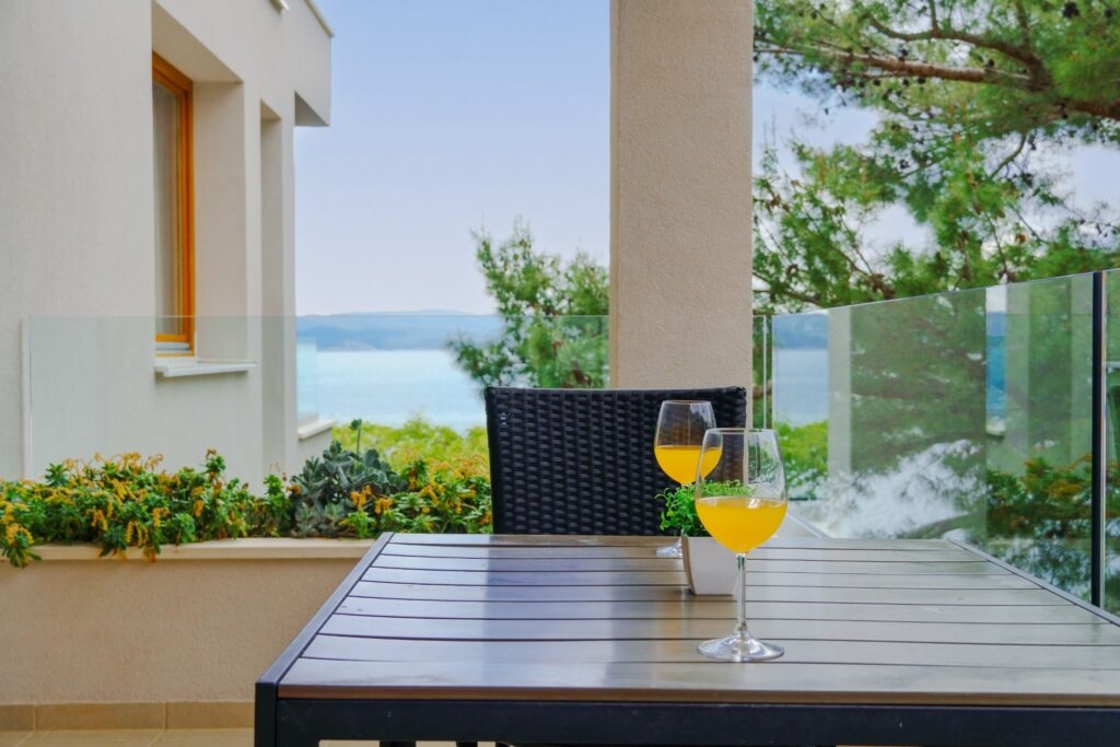 Studio flat with terrace and sea view Brela, Makarska (AS-25110-b)